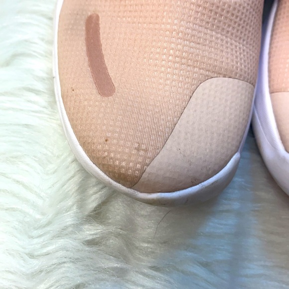 ❤️NIKE RUNNING SHOE❤️ - Picture 4 of 6